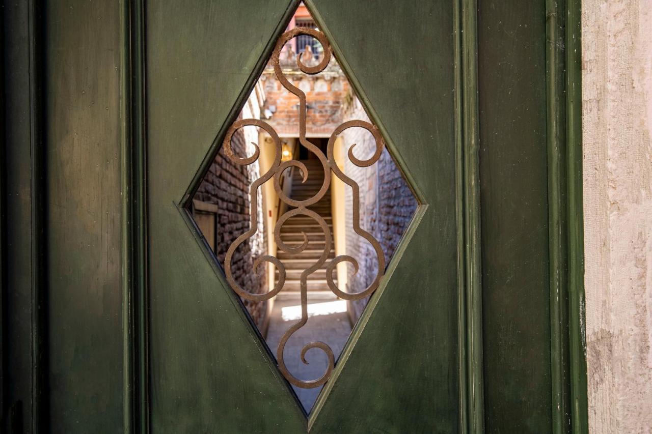 Residenza Centopietre - Dorsoduro By Wonderful Italy Veneţia Exterior foto