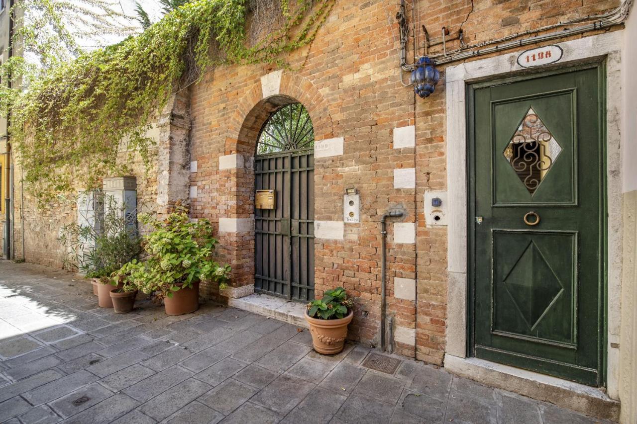 Residenza Centopietre - Dorsoduro By Wonderful Italy Veneţia Exterior foto